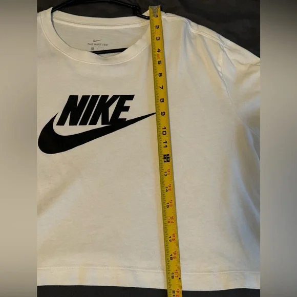 LG “THE NIKE TEE” CROP TOP! - Picture 5 of 5